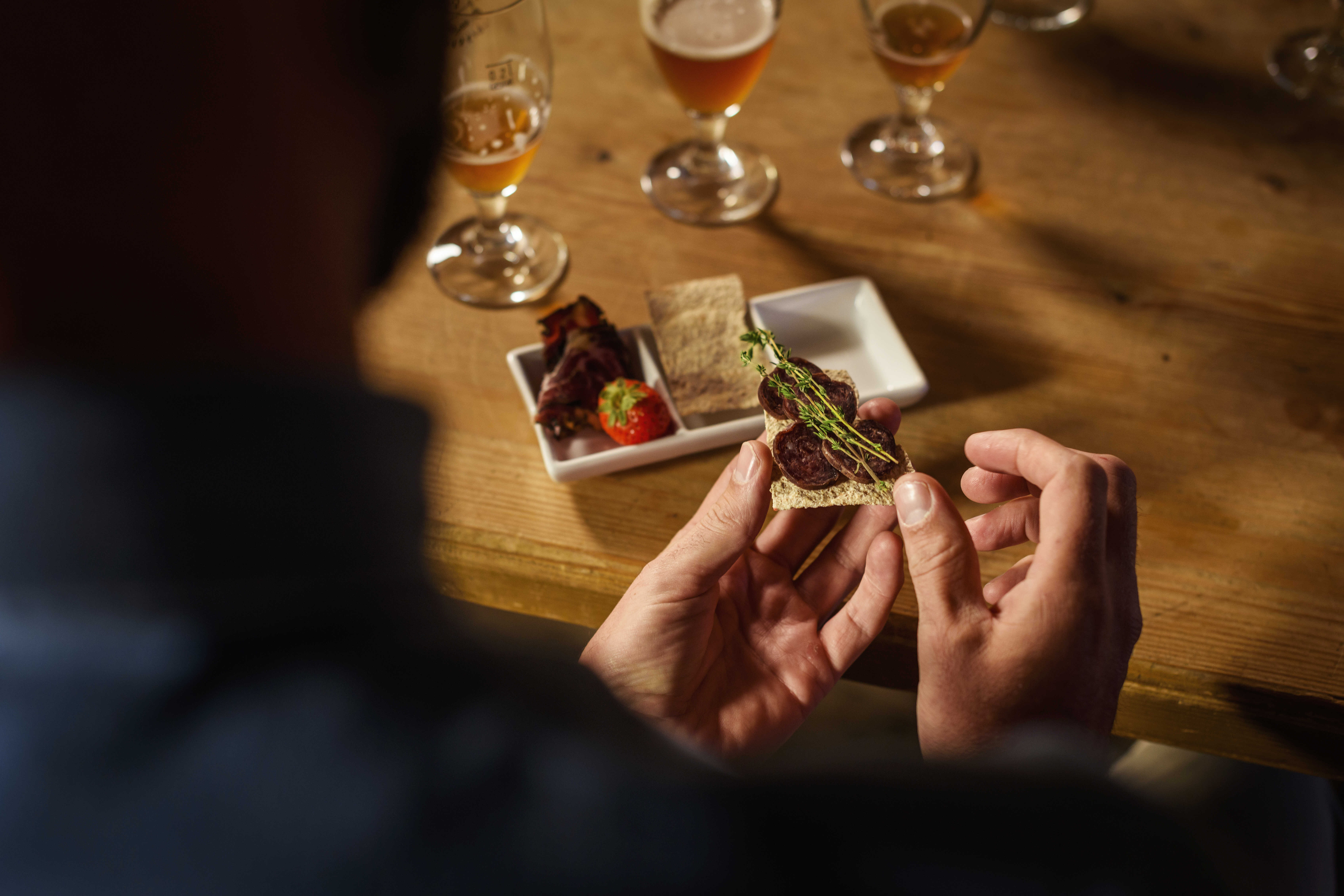 Ølsmaking i fjøset til Bergstadens Hotel på Røros